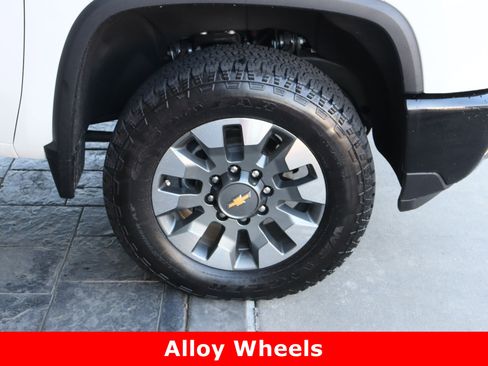 Used 2025 Chevrolet Silverado 2500 Custom w/ Custom Value Package image 5