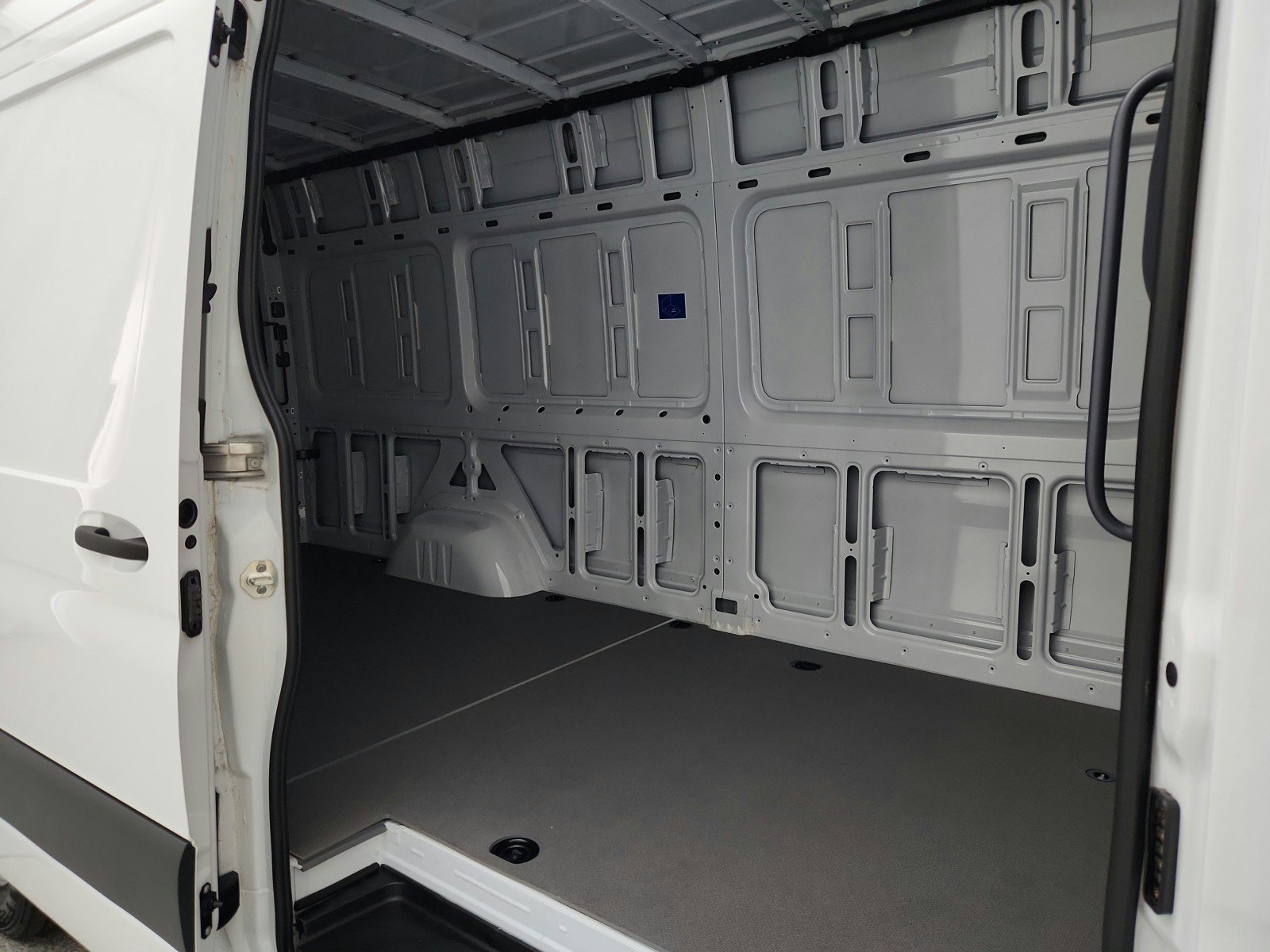 New 2025 Mercedes-Benz eSprinter 170 Cargo image 23