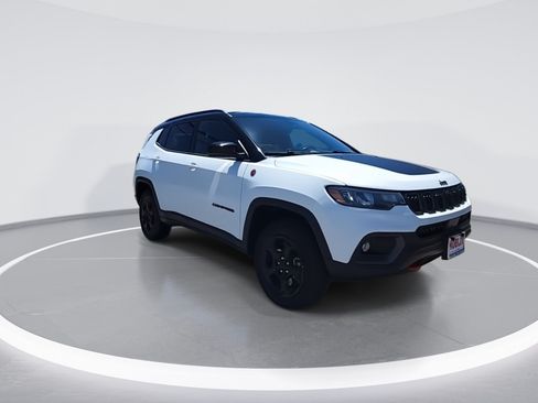 Certified 2024 Jeep Compass Trailhawk AWD/4WD image 2