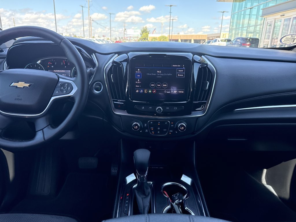 Used 2023 Chevrolet Traverse LT FWD image 16