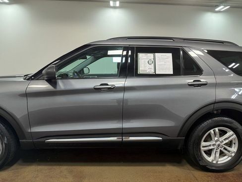 Used 2022 Ford Explorer XLT image 37