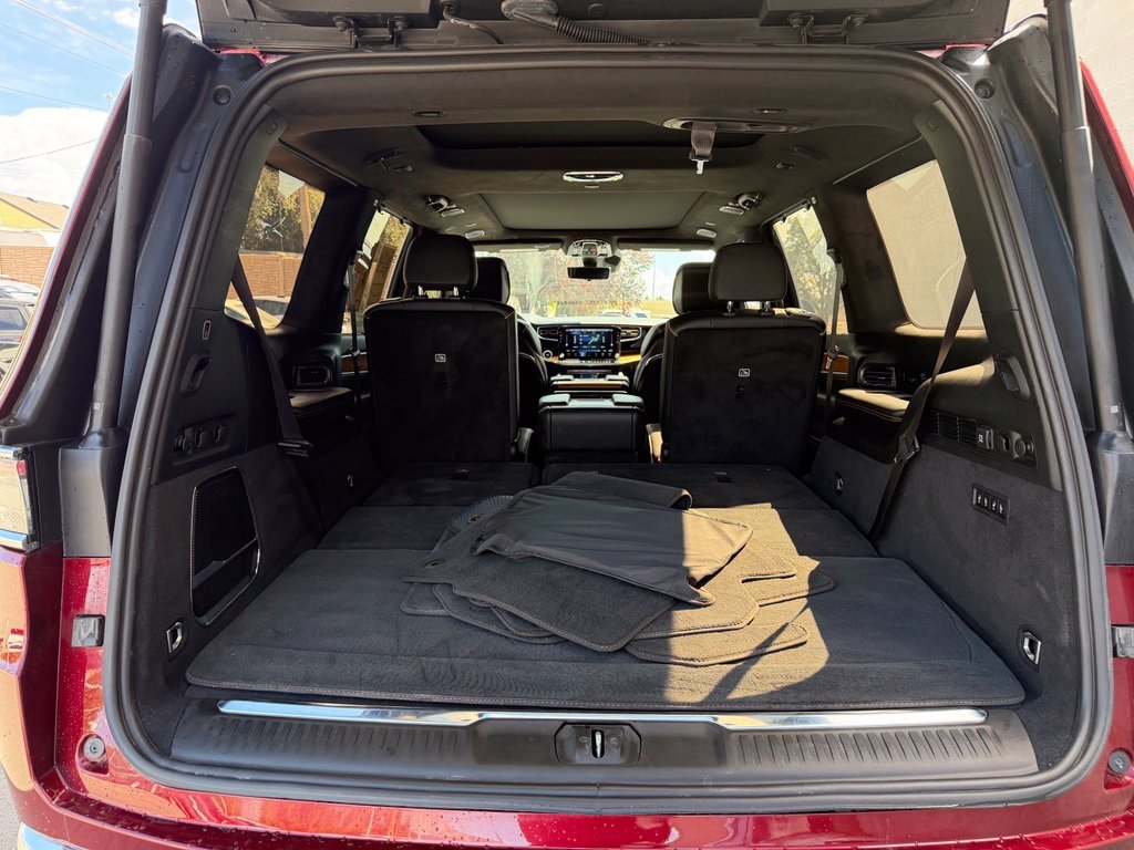 Used 2024 Jeep Grand Wagoneer Series III w/ HD Trailer Tow Package AWD/4WD image 33
