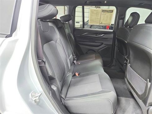 Used 2025 Jeep Grand Cherokee Laredo X w/ Luxury Tech Group I image 40