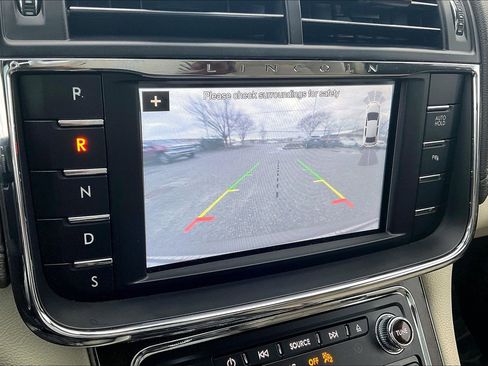 Used 2018 Lincoln Continental Select image 26