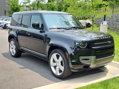 New 2025 Land Rover Defender 110 X-Dynamic SE image 10
