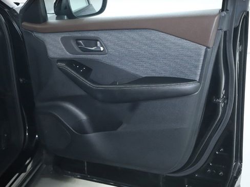 Used 2021 Nissan Rogue SV image 32