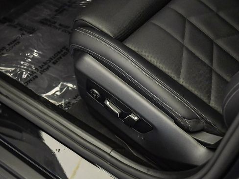 Used 2025 BMW 530i w/ Premium Package image 22