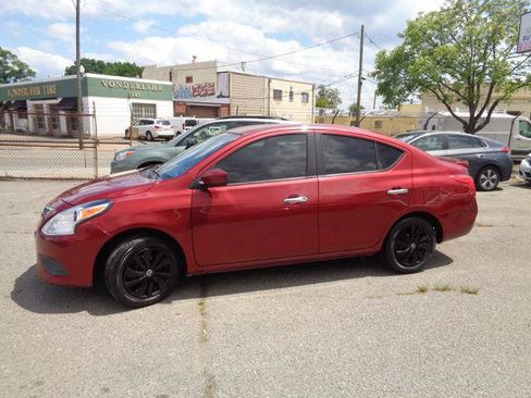Used 2018 Nissan Versa SV FWD image 9