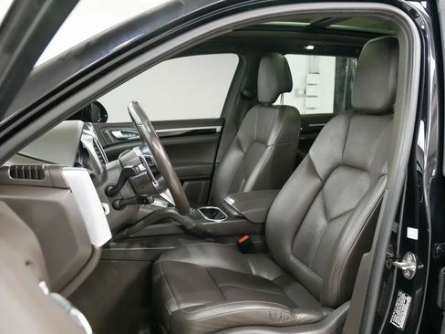 Used 2016 Porsche Cayenne S image 5
