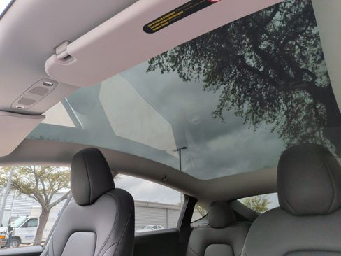 Used 2024 Tesla Model Y Long Range image 28