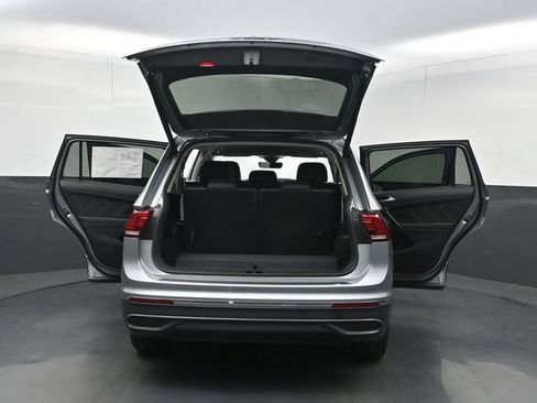 Used 2024 Volkswagen Tiguan SE FWD image 40