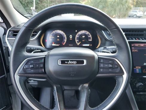 Used 2022 Jeep Grand Cherokee L Limited image 27