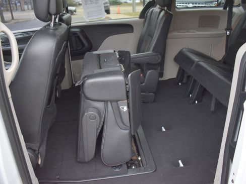 Used 2019 Dodge Grand Caravan SXT image 34