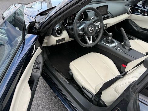 Used 2021 MAZDA MX-5 Miata RF Grand Touring image 14