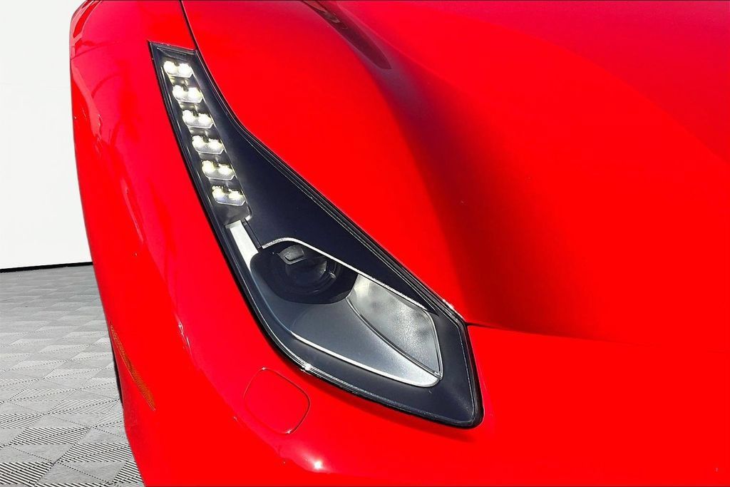 Used 2018 Ferrari 488 GTB RWD image 25