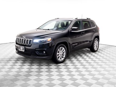 Used 2019 Jeep Cherokee Latitude w/ Cold Weather Group image 1
