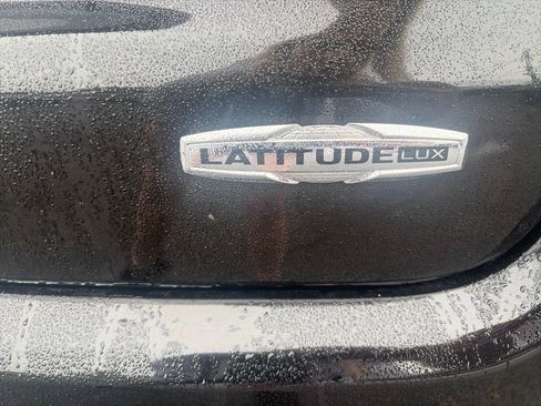 Used 2024 Jeep Compass Latitude AWD/4WD image 37