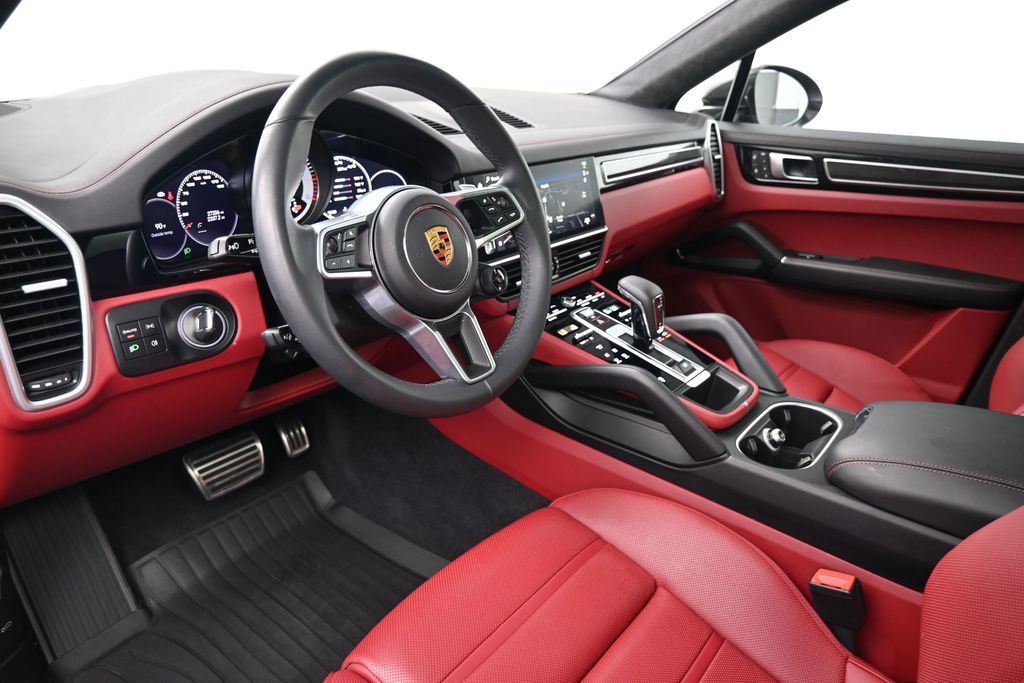 Used 2023 Porsche Cayenne GTS AWD/4WD image 4