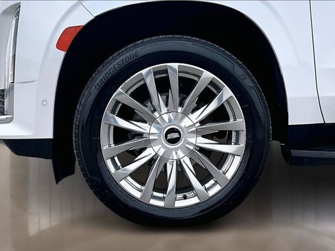 Used 2024 Cadillac Escalade ESV Premium Luxury AWD/4WD image 8