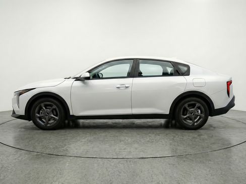 Used 2025 Kia K4 LXS image 5