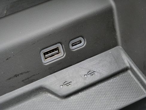 Used 2025 Chevrolet Suburban Z71 image 49