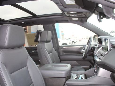 Used 2024 Chevrolet Tahoe Z71 w/ Luxury Package AWD/4WD image 16