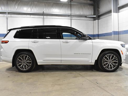 Used 2022 Jeep Grand Cherokee L Summit w/ Advanced Protech Group IV image 32