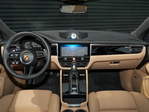 Certified 2026 Porsche Macan AWD/4WD image 30