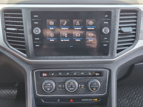 Used 2021 Volkswagen Atlas Cross Sport SE FWD image 18