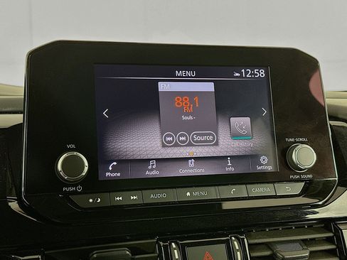 Used 2024 Nissan Pathfinder SV image 21