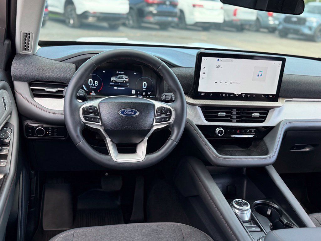 Used 2026 Ford Explorer Active AWD/4WD image 6