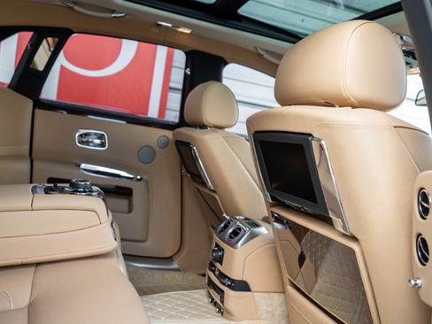 Used 2014 Rolls-Royce Ghost image 36