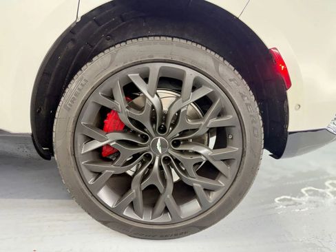 Used 2023 Aston Martin DBX image 15