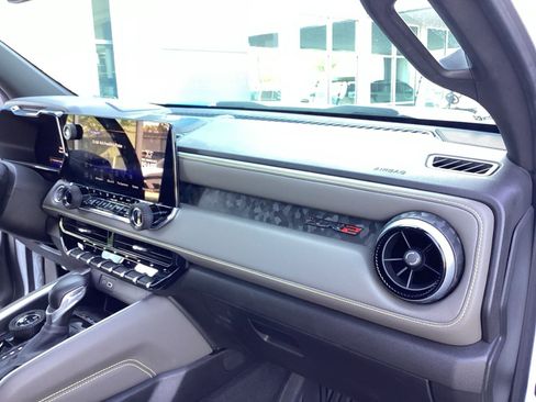 Used 2024 Chevrolet Colorado ZR2 w/ ZR2 Convenience Package III image 17