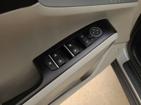Used 2025 Kia Soul LX w/ LX Technology Package FWD image 17
