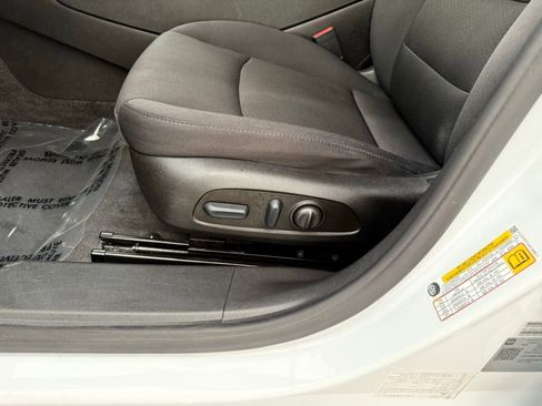 Used 2022 Chevrolet Malibu LT image 12