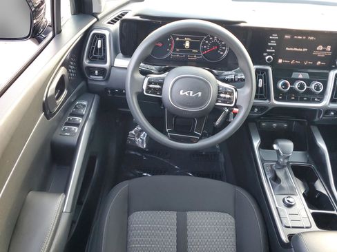 Certified 2023 Kia Sorento LX image 13