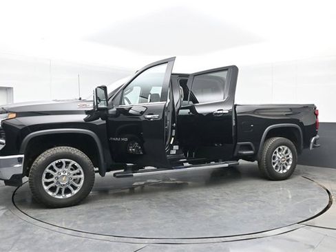 Used 2025 Chevrolet Silverado 2500 LTZ w/ LTZ Convenience Package image 52