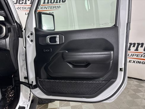 Used 2022 Jeep Gladiator Sport AWD/4WD image 27