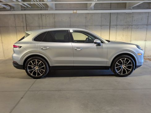 Certified 2025 Porsche Cayenne AWD/4WD image 10