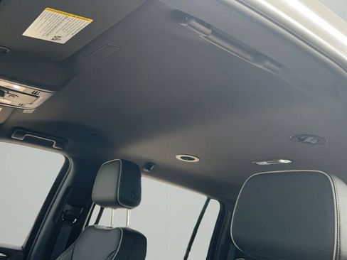 Used 2025 Chevrolet Suburban Premier AWD/4WD image 15