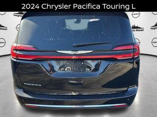 Used 2024 Chrysler Pacifica Touring-L FWD image 7