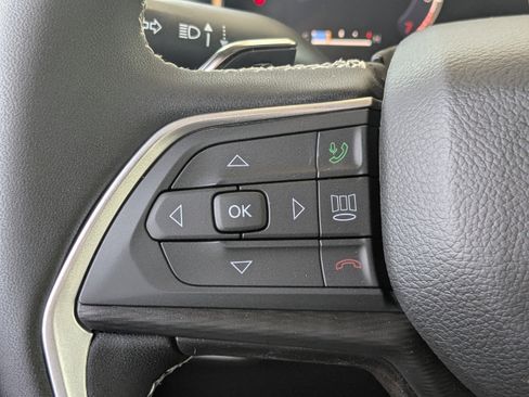 New 2025 Jeep Grand Cherokee L Laredo image 21