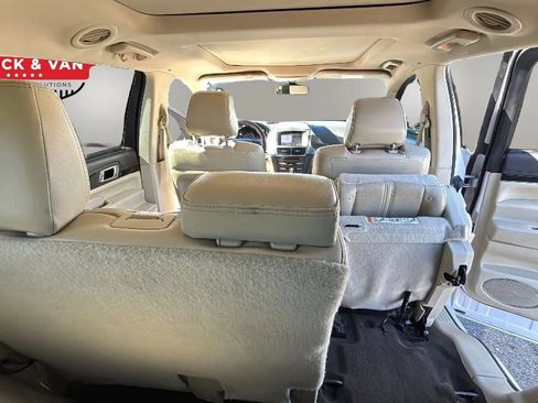 Used 2019 Lincoln MKT AWD image 42