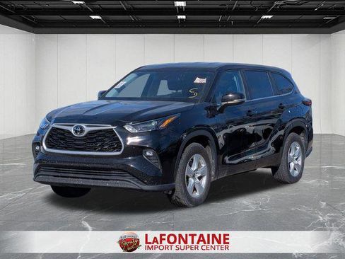 Certified 2024 Toyota Highlander LE image 1