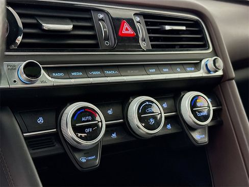 Used 2019 Genesis G70 2.0T Advanced w/ Dynamic Package image 8