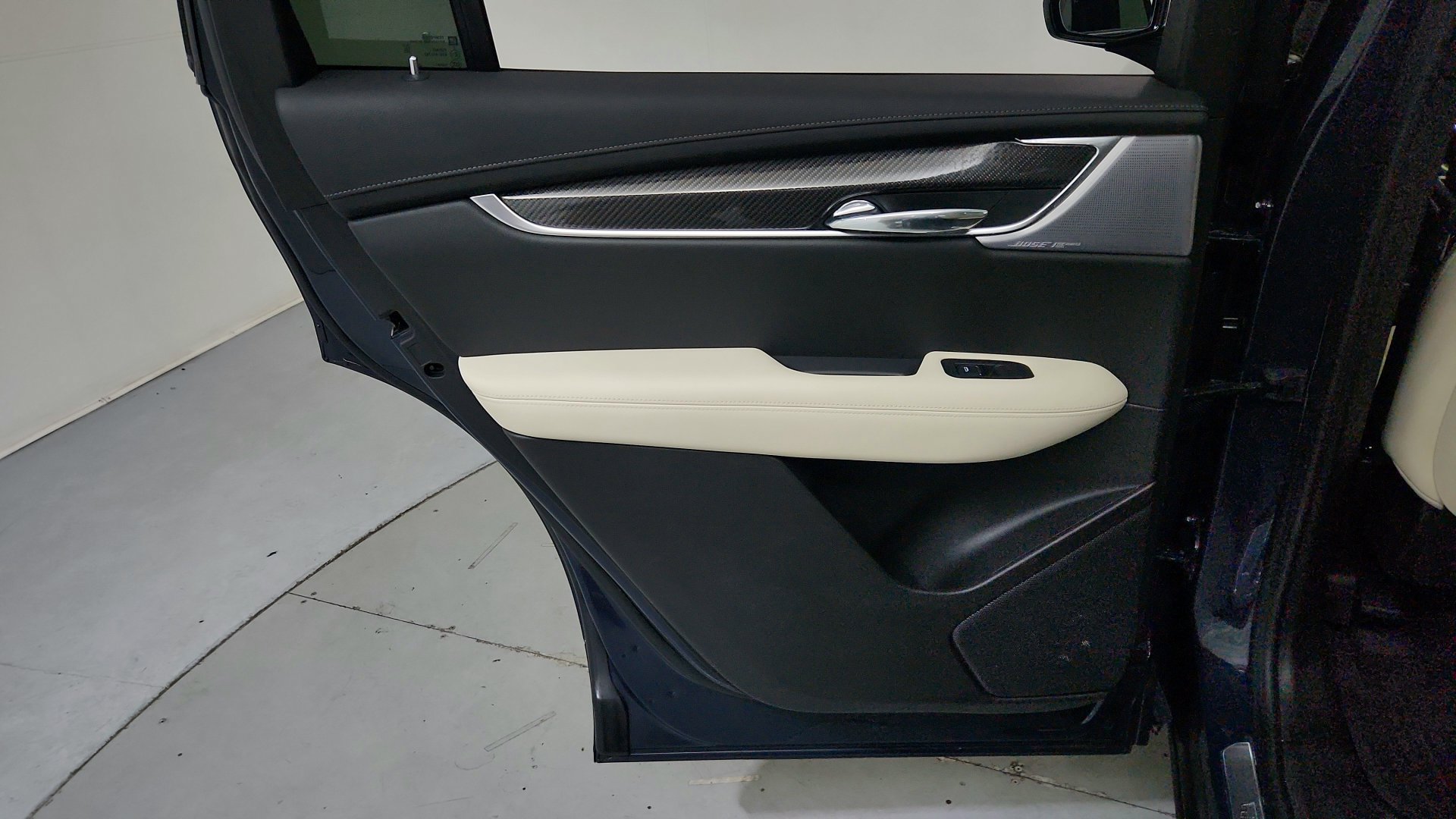 Used 2024 Cadillac XT6 Sport w/ Technology Package AWD/4WD image 23