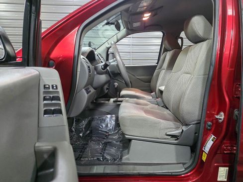 Used 2019 Nissan Frontier SV image 16