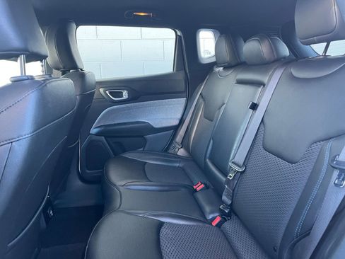 Used 2025 Jeep Compass Latitude image 24