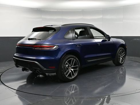 Certified 2026 Porsche Macan AWD/4WD image 8